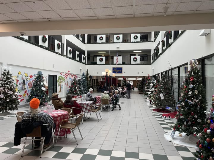 Guests arrived as early as noon before food began being served at 12:30 pm. 